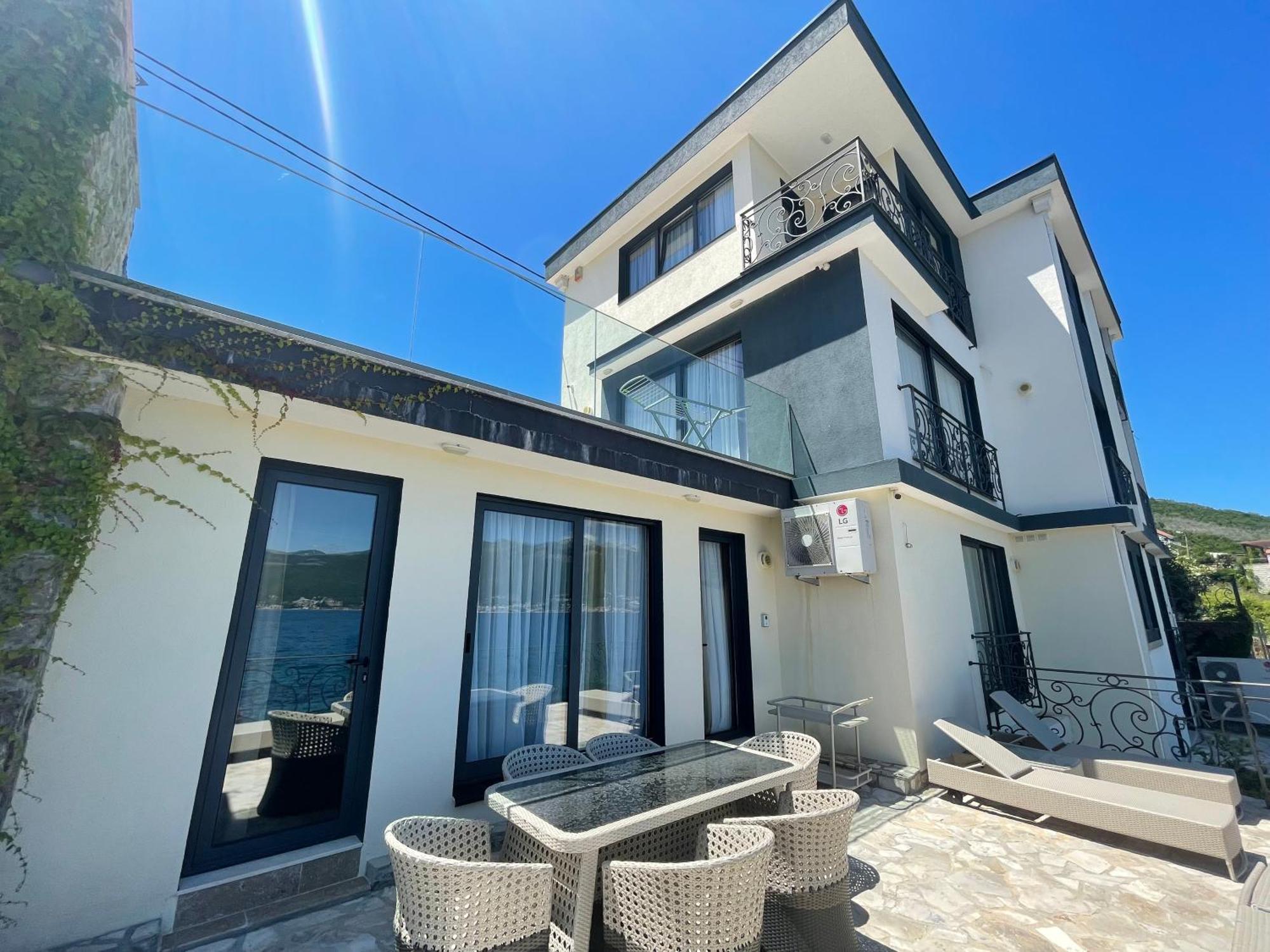 Beachfront Villa Pearl Of Adria Krasici Exterior photo